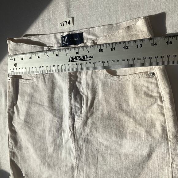 Gap Denim Women’s Jeans Mini skirt size 25 Regular, White, Frayed Hem - Picture 2 of 9